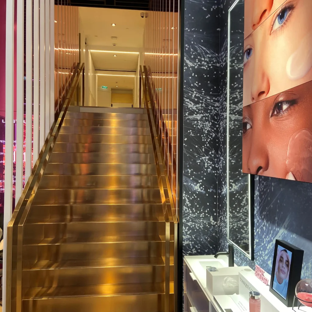 Escalier Lancôme Les Champs Elysées - ASMT